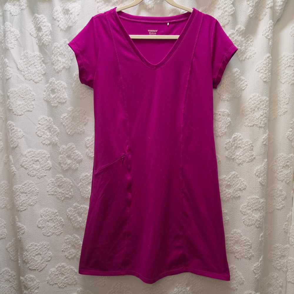 Toad&Co Tech Tomboy Magenta V-Neck Short Sleeve Athletic Dress Medium Zip Pocket